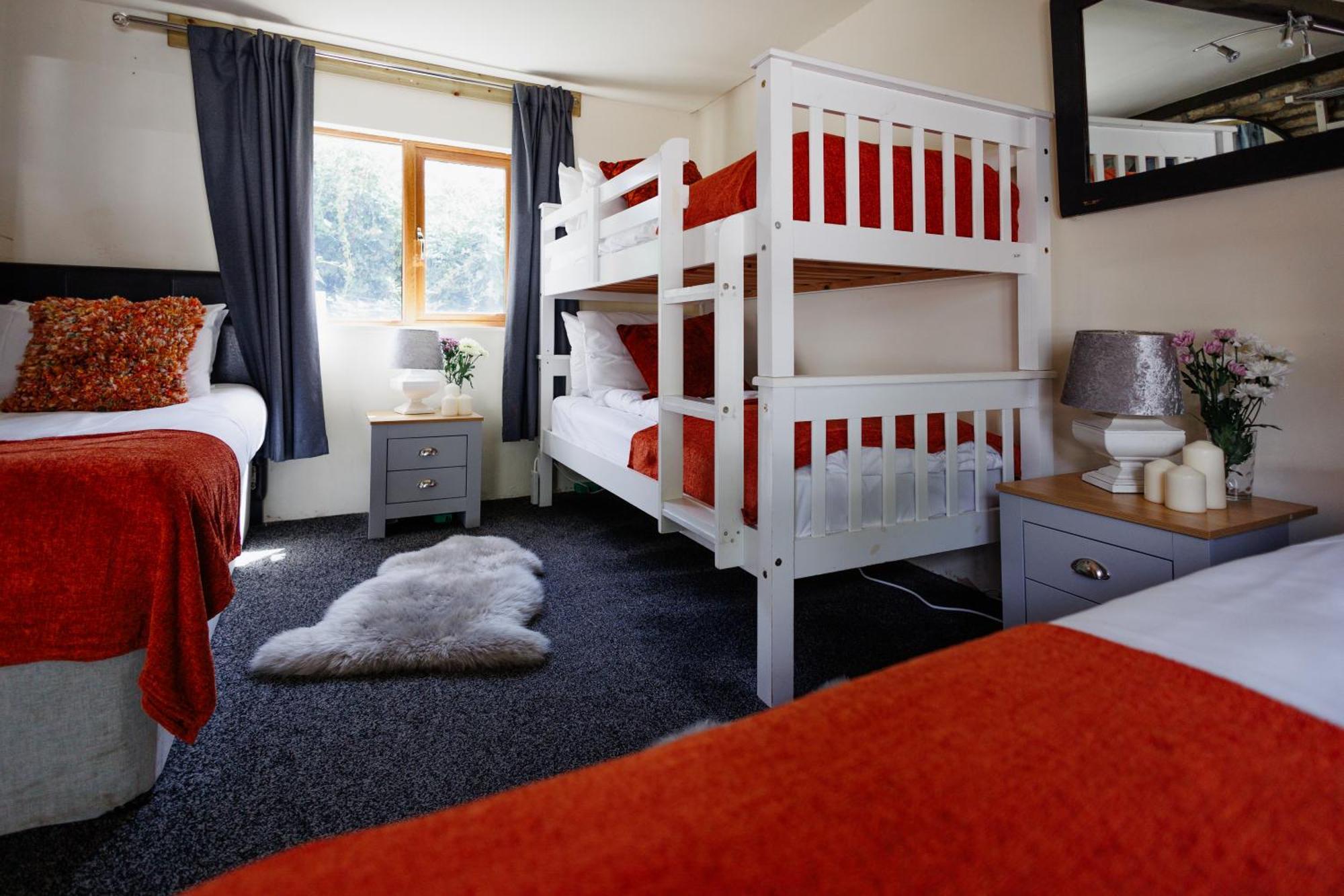 The West Barn Near Bath, Sleeps 24 And 2 Hot Tubs Villa Bristol Ngoại thất bức ảnh