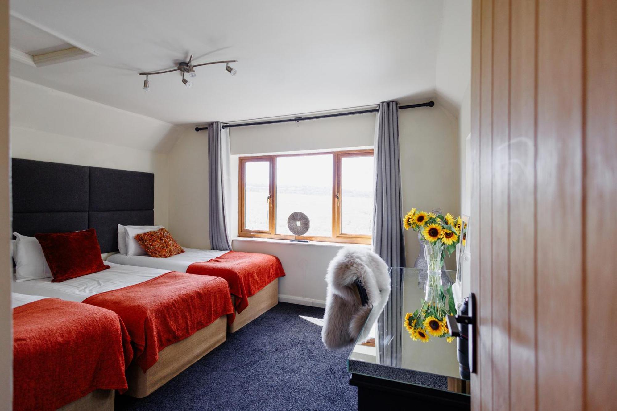 The West Barn Near Bath, Sleeps 24 And 2 Hot Tubs Villa Bristol Ngoại thất bức ảnh
