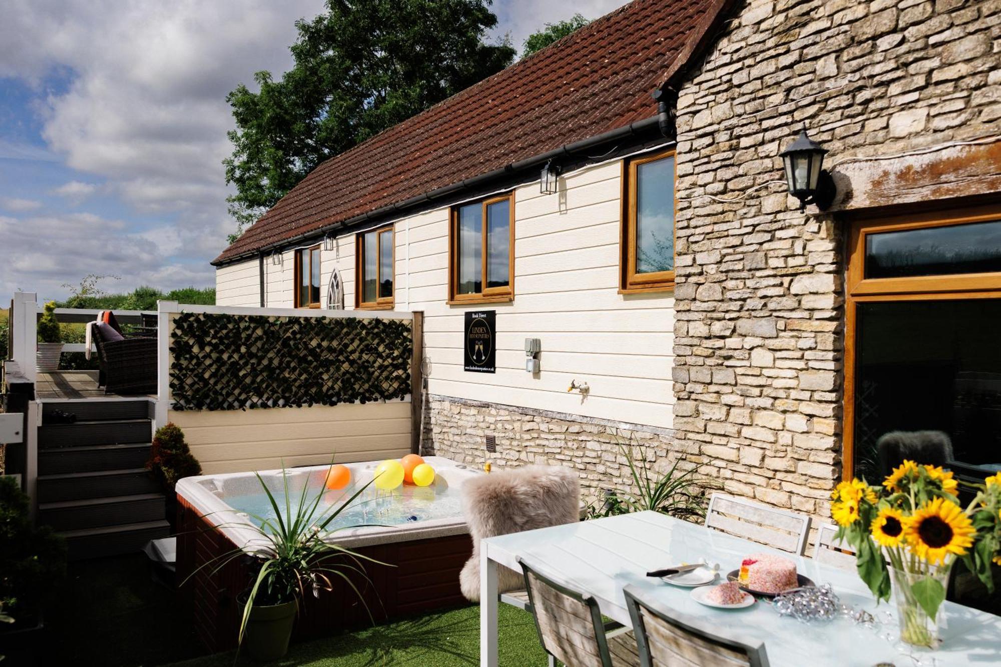 The West Barn Near Bath, Sleeps 24 And 2 Hot Tubs Villa Bristol Ngoại thất bức ảnh