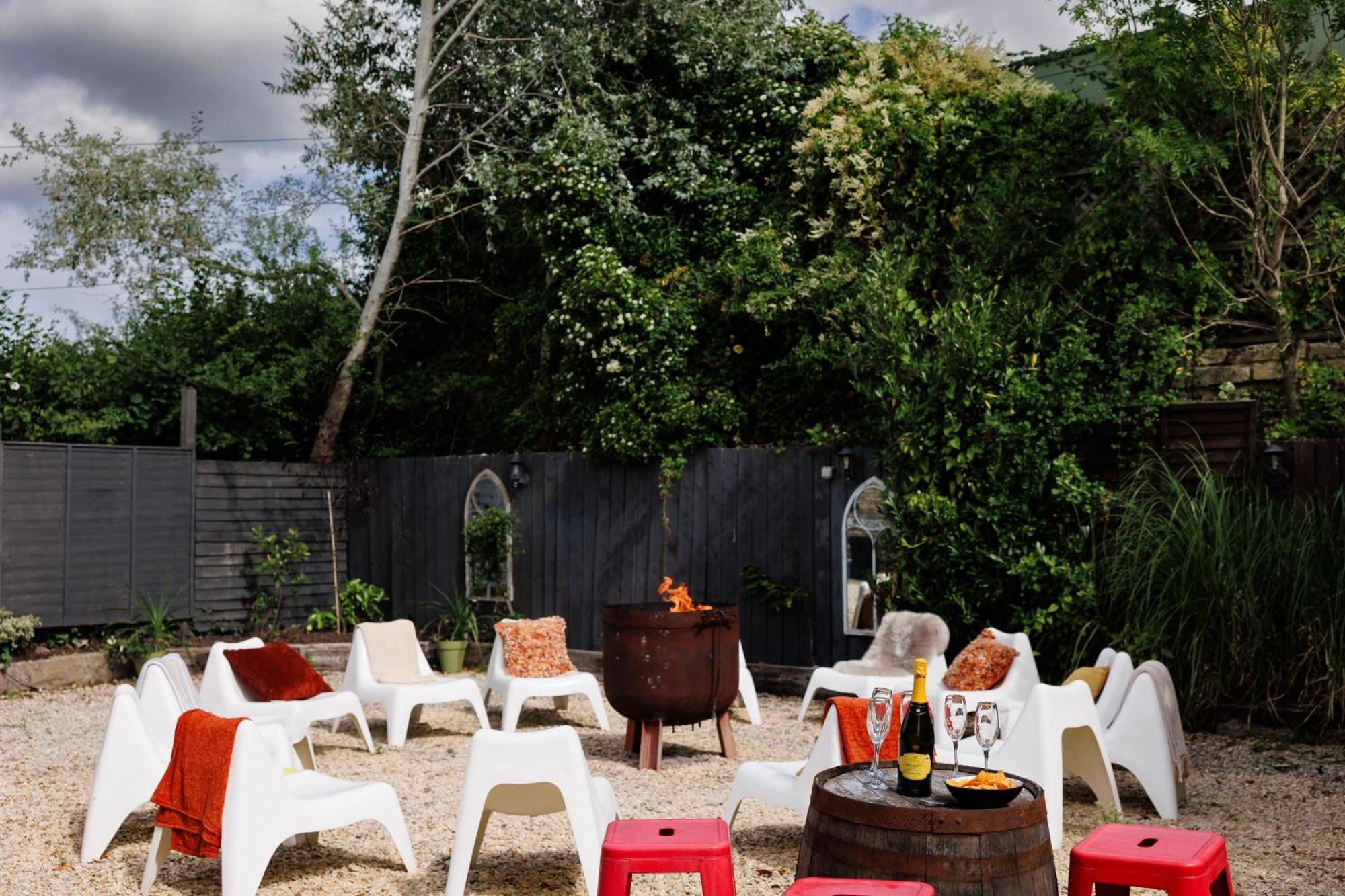 The West Barn Near Bath, Sleeps 24 And 2 Hot Tubs Villa Bristol Ngoại thất bức ảnh